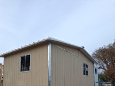 Tres familias afectadas por incendios en Toltén reciben viviendas de emergencia