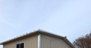 Tres familias afectadas por incendios en Toltén reciben viviendas de emergencia