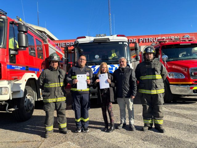 Bomberos accederán a descuentos en Beer Bar 1898 y Café El Árbol gracias a nuevo convenio en Pitrufquén