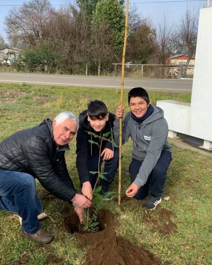 Estudiantes de Radal trabajaron para hermosear su localidad