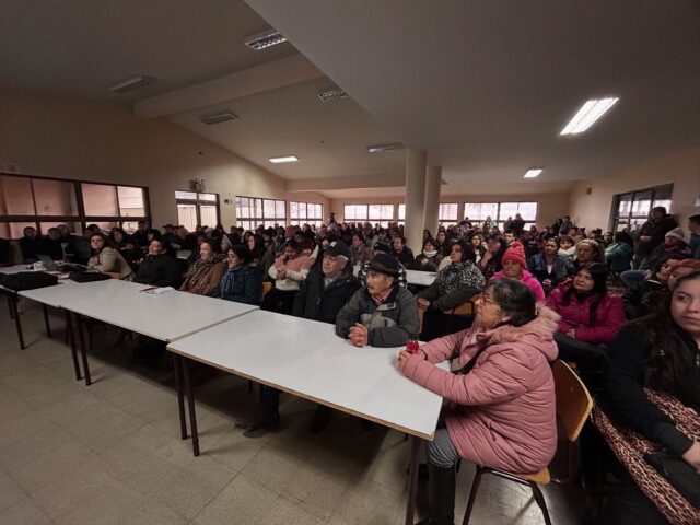 Alcalde de Freire se reúne con comités de vivienda para revisar el avance de sus proyectos