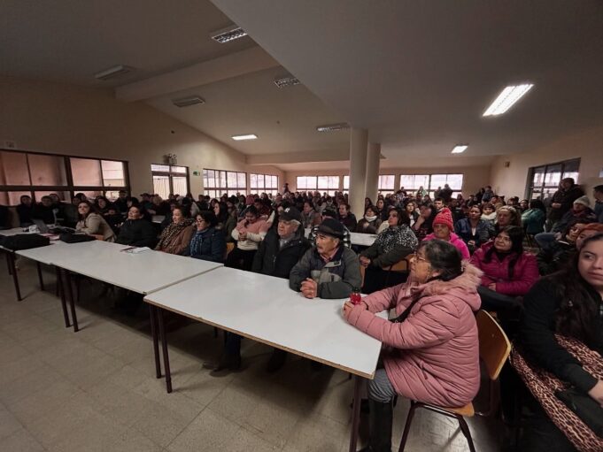 Alcalde de Freire se reúne con comités de vivienda para revisar el avance de sus proyectos