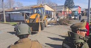 Carabineros desbarata punto de venta de drogas en Temuco: casa fue demolida y estaba tomada por narcos que mantenían armamento