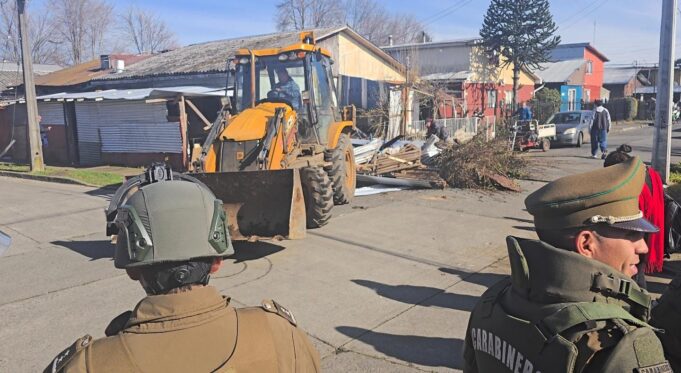 Carabineros desbarata punto de venta de drogas en Temuco: casa fue demolida y estaba tomada por narcos que mantenían armamento