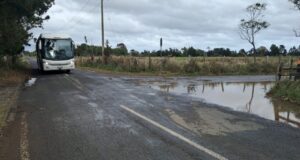 En Teodoro Schmidt despliegan operativo de evacuación tras alerta de tsunami, pero vecinos se resisten a dejar sus hogares