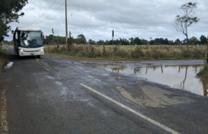 En Teodoro Schmidt despliegan operativo de evacuación tras alerta de tsunami, pero vecinos se resisten a dejar sus hogares