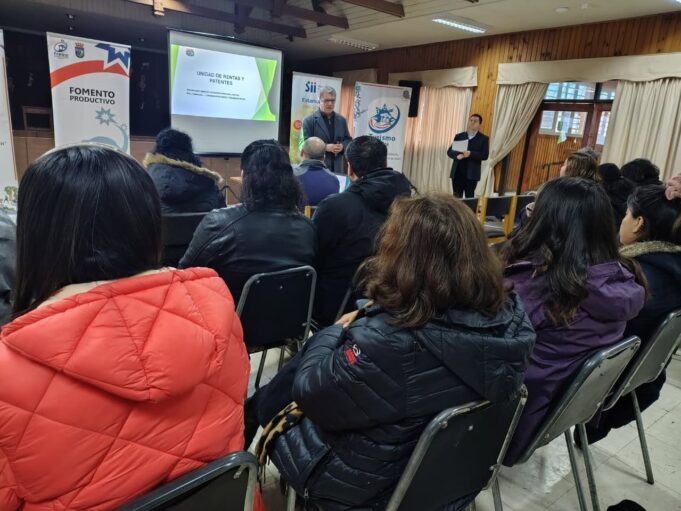 Emprendedores de Freire valoran interesante charla que abordó temas de formalización de proyectos