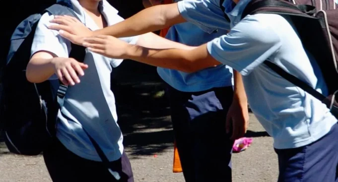 Estudiante fue agredido por grupo de jóvenes a las afueras de liceo en Pitrufquén