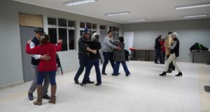 Taller municipal de tango de Pitrufquén celebra una década promoviendo cultura, salud y bienestar