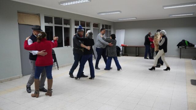 Taller municipal de tango de Pitrufquén celebra una década promoviendo cultura, salud y bienestar