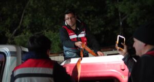 Motoniveladoras con rompehielo, moto oruga y personal reforzado enfrentarán eventuales urgencias por nevadas en Pucón