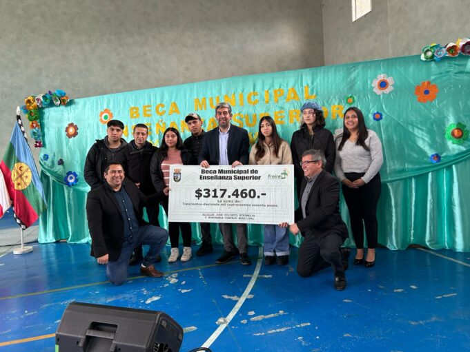 Estudiantes y organizaciones comunitarias de Freire reciben becas y fondos para impulsar sus sueños y proyectos