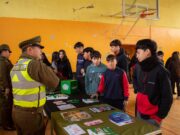 Niños y niñas de la escuela Licarayén de Quitratue aprenden sobre autocuidado en feria preventiva
