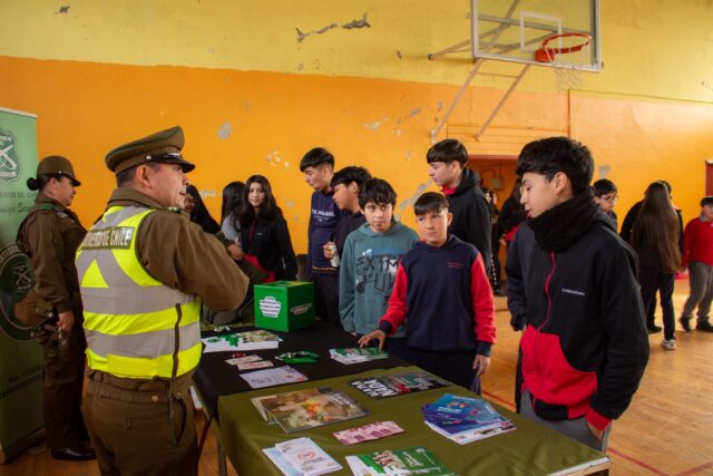 Niños y niñas de la escuela Licarayén de Quitratue aprenden sobre autocuidado en feria preventiva