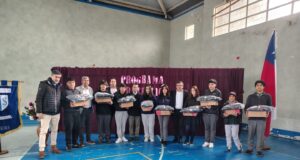 Estudiantes del Liceo Bicentenario Juan Schleyer recibieron aporte a través del Programa Pro Retención