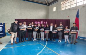 Estudiantes del Liceo Bicentenario Juan Schleyer recibieron aporte a través del Programa Pro Retención