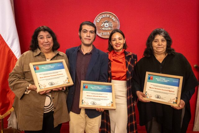 En La Moneda dos representantes de La Araucanía son reconocidos con el Premio Maestra y Maestro Artesano