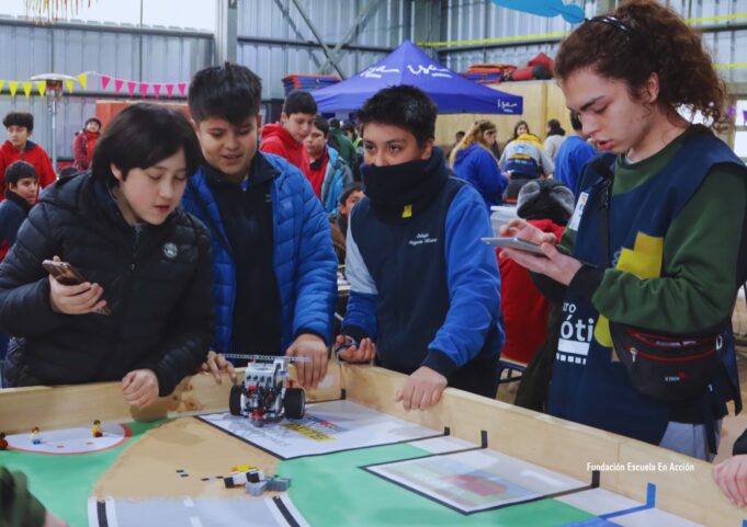 Kimünbots 2025: más de 160 estudiantes se reúnen en torno a la robótica educativa en la región de La Araucanía