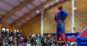 Con una tarde recreativa en el gimnasio del liceo bicentenario celebraron a los niños y niñas de Pitrufquén