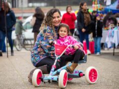 Gorbea vivió una masiva y colorida celebración del día de la niñez con actividades para toda la familia