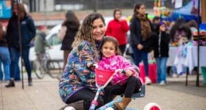 Gorbea vivió una masiva y colorida celebración del día de la niñez con actividades para toda la familia