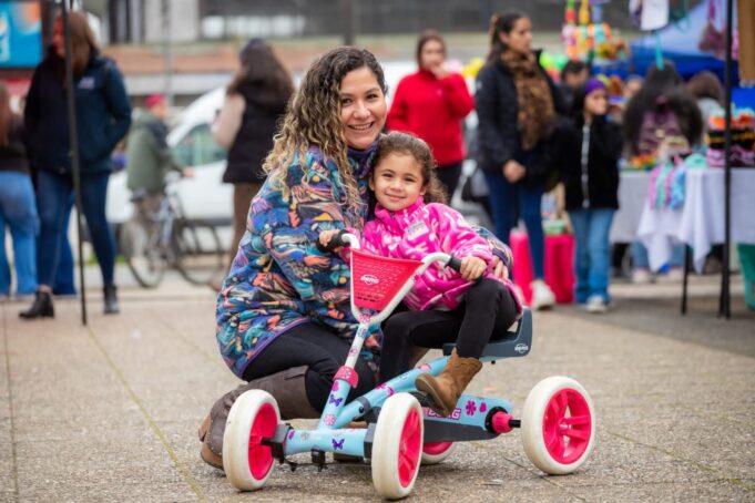 Gorbea vivió una masiva y colorida celebración del día de la niñez con actividades para toda la familia