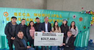 Municipalidad de Freire entregó aporte por más de 65 millones de pesos a estudiantes y organizaciones sociales de la comuna