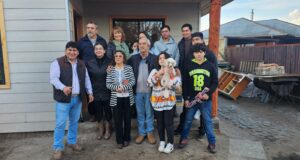 Tras voraz incendio, familia de Pitrufquén inaugura su nueva casa gracias al apoyo de empresario local, Rotary club y comunidad