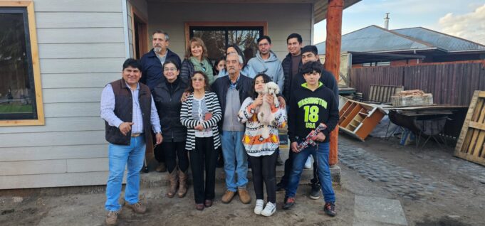 Tras voraz incendio, familia de Pitrufquén inaugura su nueva casa gracias al apoyo de empresario local, Rotary club y comunidad