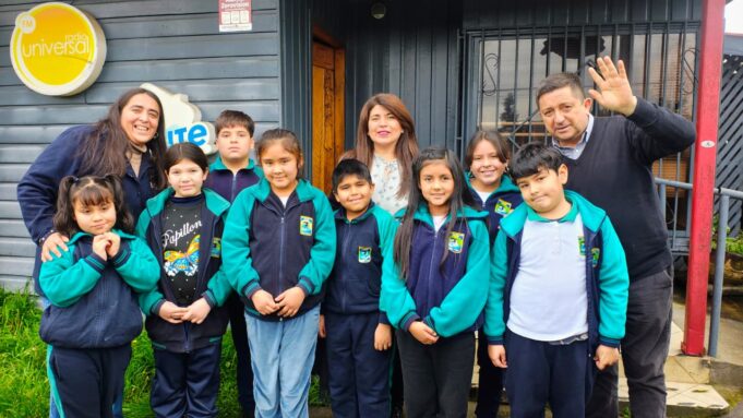 Estudiantes de la escuela Raimapu de Quepe participan en experiencia radial en Pitrufquén y comparten sus propias noticias