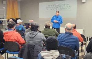 Municipio de Pitrufquén impulsa capacitación para técnicos de fútbol infantil