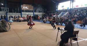 Entre pañuelos y aplausos, estudiantes de Freire dieron vida al campeonato comunal escolar de cueca 2025