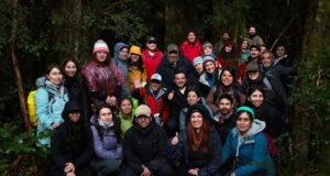 Docentes de escuelas y jardines de Pitrufquén participaron en gira pedagógica al Geoparque Kutralcura en Curacautin