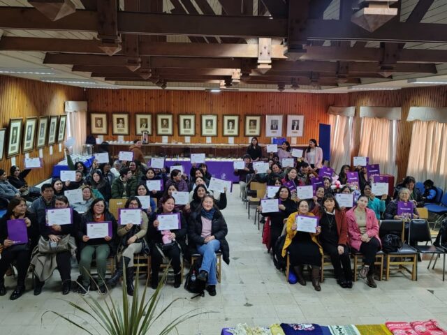 Vecinas de la comuna de Freire egresaron del Programa Mujeres Jefas de Hogar