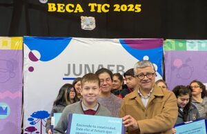 Becas TIC: entrega de computadores de la Juaneb busca reducir brecha digital entre estudiantes de Pitrufquén