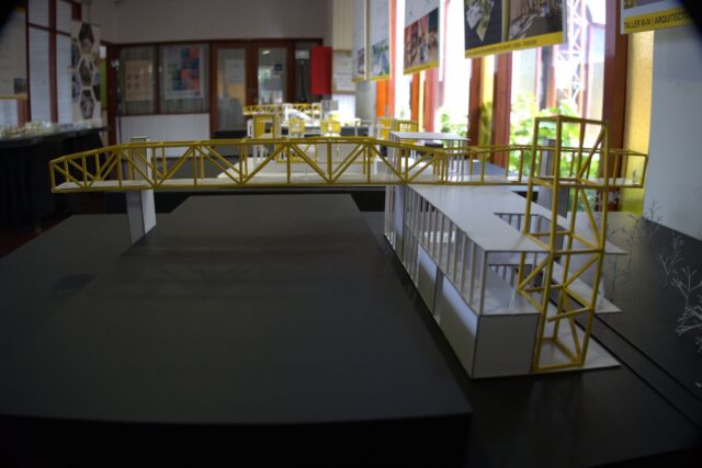 De fierros a futuro: estudiantes de arquitectura exponen en Pitrufquén diseños para recuperar la estación ferroviaria