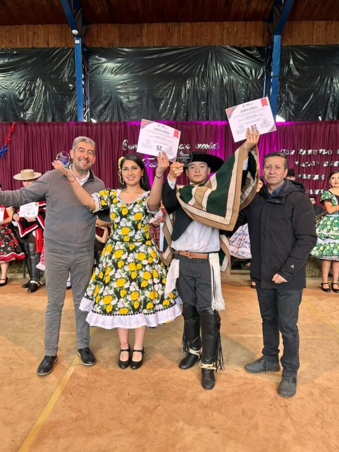 Freire celebró el comunal de cueca escolar con gran participación estudiantil