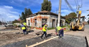 Municipalidad de Freire ejecuta obras para mejorar la seguridad vial en el centro urbano