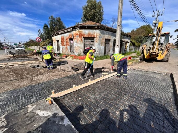 Municipalidad de Freire ejecuta obras para mejorar la seguridad vial en el centro urbano