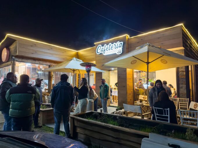 Hualpín da la bienvenida a «Desahogo Café»: un nuevo espacio para disfrutar del buen café y exquisita repostería