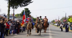 Patriótico acto cívico y desfile se vivió en villa Comuy