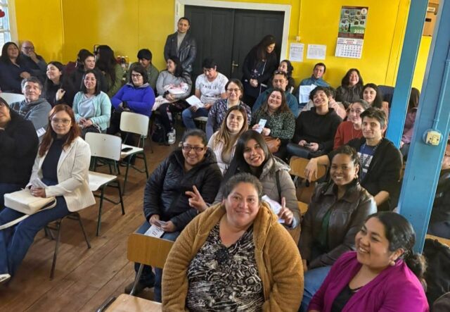 Salud rural de Pitrufquén realizó jornada de educación emocional a padres del colegio Reserva Rain