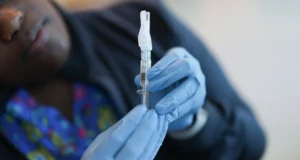 Quince estudiantes de escuela municipal de Pitrufquén reciben vacuna equivocada y se inicia sumario