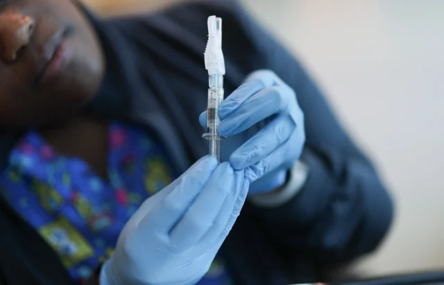 Quince estudiantes de escuela municipal de Pitrufquén reciben vacuna equivocada y se inicia sumario