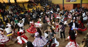 Escuela Cinco de Gorbea da la bienvenida a septiembre con la octava versión de “Pañuelos al Viento”