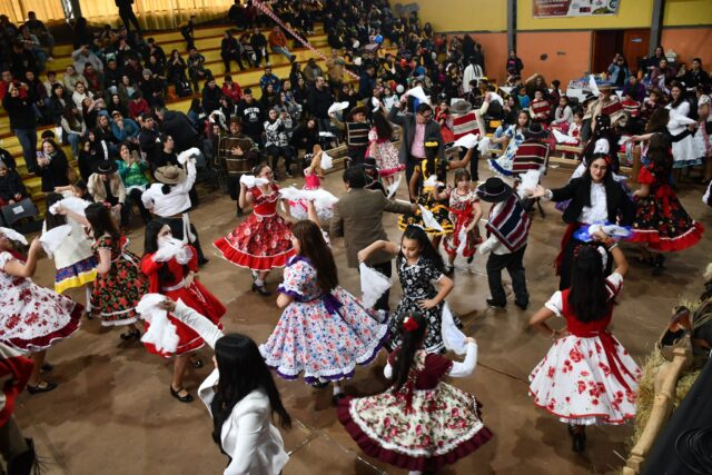 Escuela Cinco de Gorbea da la bienvenida a septiembre con la octava versión de “Pañuelos al Viento”