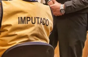 En prisión preventiva quedan dos jóvenes acusados de apuñalar 14 veces a un hombre en Victoria