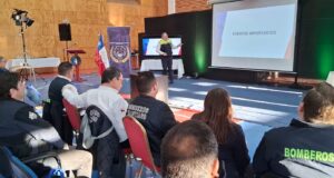 Bomberos de la Araucanía se reúnen en Pitrufquén para avanzar en la profesionalización y acreditación de sus unidades Hazmat
