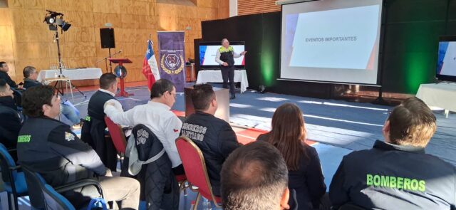 Bomberos de la Araucanía se reúnen en Pitrufquén para avanzar en la profesionalización y acreditación de sus unidades Hazmat