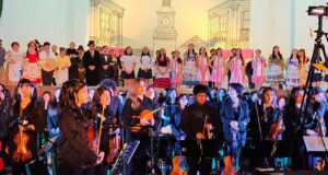 La «Pérgola de las flores» deslumbró en Pitrufquén y arrancó el aplauso de cientos de espectadores